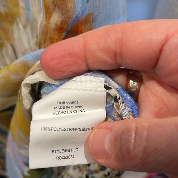 Fig and Flower Floral button down blouse - Picture 7 of 8